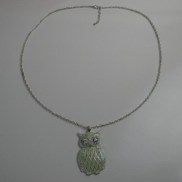 Green Owl 2" Pendant Silver Tone Chain Necklace Rhinestone Plus Size Friendly - Picture 2 of 12